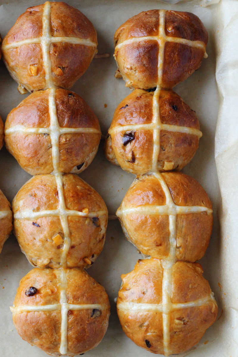 Hot cross buns, Angol húsvéti zsemle megsülve